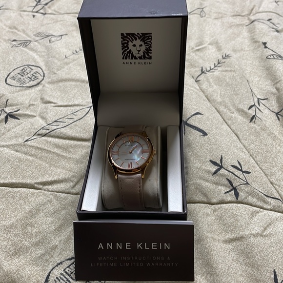 Preloved ANNE KLEIN Women's 36mm Watch Rose Gold MOP DIAL Lt. Pink Leather - Picture 9 of 9